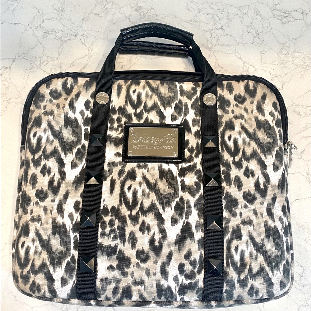 🌹Betsy Johnson Laptop Case